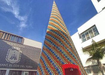 ¿Sabías que Vilamarxant tiene el récord del árbol de Navidad de ganchillo más grande del mundo?