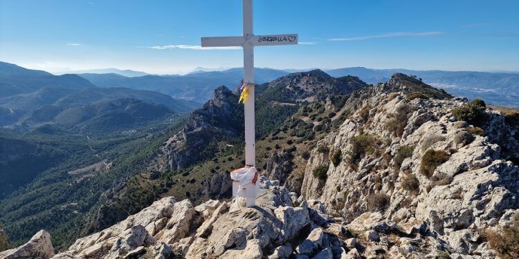 El Pla de la Casa y la Penya d’Àfrica desde Fageca, una de las rutas más bonitas de Alicante