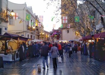 Campanar celebra sus fiestas patronales con porrat, feria del libro y entrada de moros y cristianos