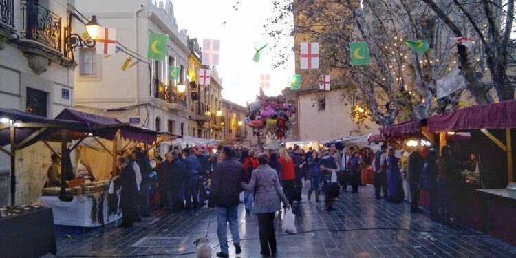 Campanar celebra sus fiestas patronales con porrat, feria del libro y entrada de moros y cristianos