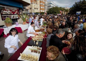 Benicarló celebra una gran «torrà” popular de alcachofas para despedir su Fiesta de la Alcachofa