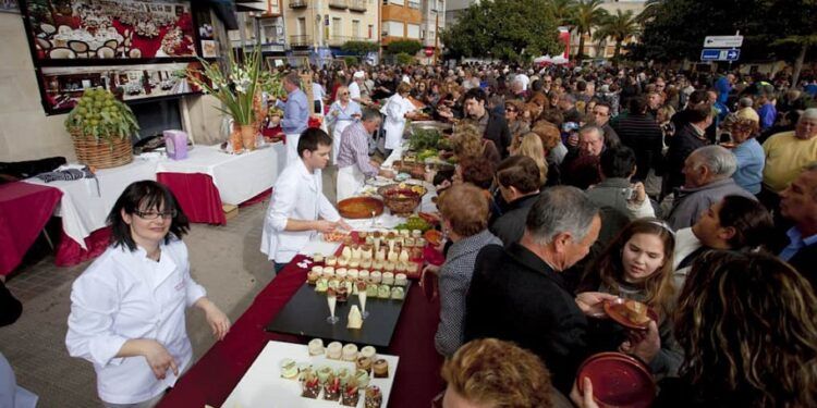 Benicarló celebra una gran «torrà” popular de alcachofas para despedir su Fiesta de la Alcachofa