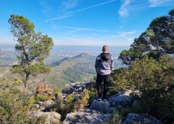 El Racó de la Ferradura, un bello paseo por la ruta dels Picapedrers y la botánica de les Senilleres