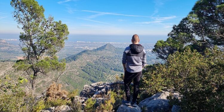 El Racó de la Ferradura, un bello paseo por la ruta dels Picapedrers y la botánica de les Senilleres