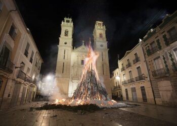 ¿Sabías que una de las hogueras más grandes del mundo se quema en Canals por Sant Antoni?