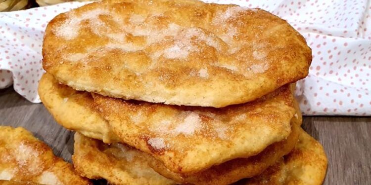 Coca Sainosa, un dulce de la Canal de Navarrés que es típico en febrero durante los carnavales