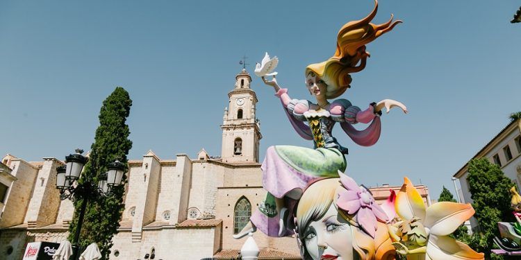 Gandia celebra su gran fiesta de las fallas tras la declaración de Fiesta de Interés Turístico Nacional