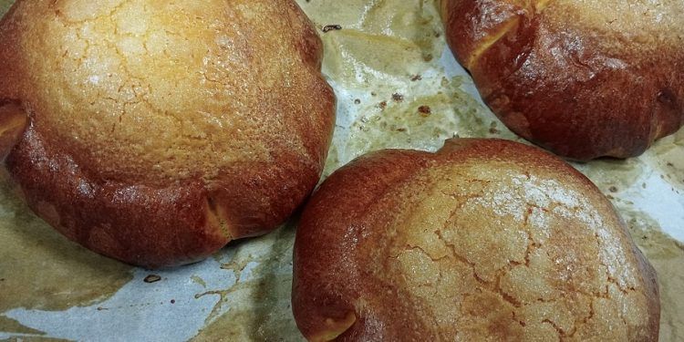 La Reganyà, un dulce tradicional de Alzira que combina la mona de pascua y la calabaza asada