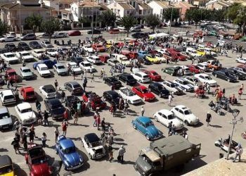 Vuelve la gran concentración de vehículos clásicos de El Puig con más de 400 vehículos expuestos