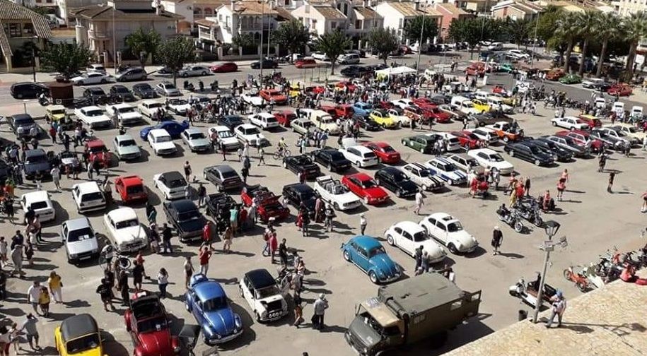 Vuelve la gran concentración de vehículos clásicos de El Puig con más de 400 vehículos expuestos