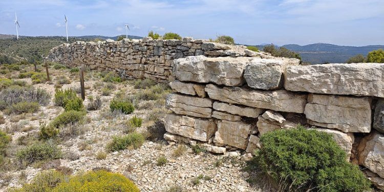 El Castillejo de la Muela, un yacimiento arqueológico fortificado en Valencia a más de 1200 metros