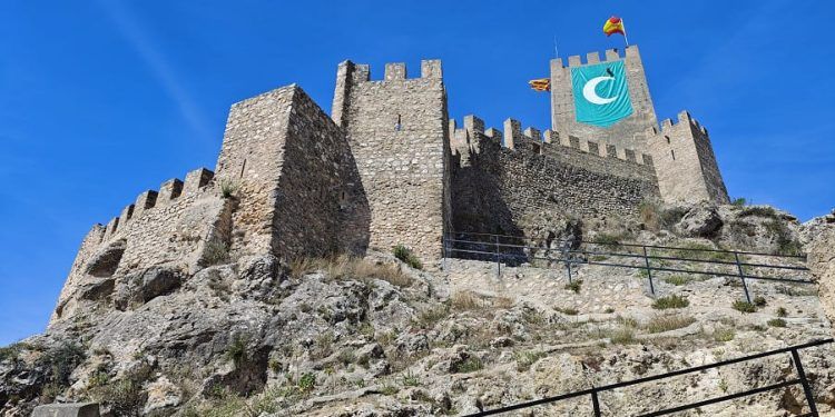 El Castillo de Banyeres de Mariola, la gran fortaleza banyerina que preside la población