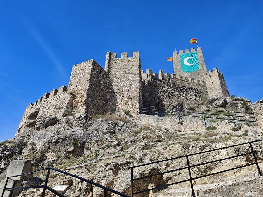 El Castillo de Banyeres de Mariola, la gran fortaleza banyerina que preside la población