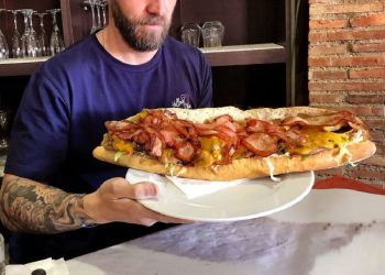 El Pastoret de Nàquera, el templo de los almuerzos XXL, aterriza en la ciudad de Valencia