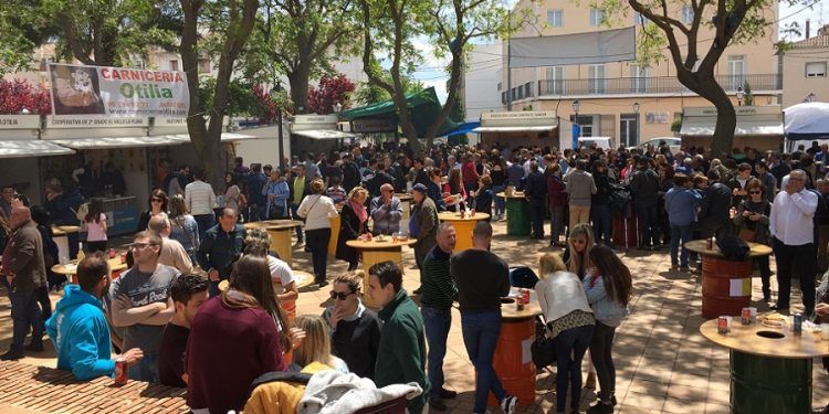 Jarafuel acoge una nueva tradicional Feria del Almez para promocionar su industria artesanal