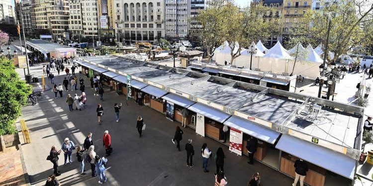 La plaza del Ayuntamiento de Valencia se convertirá en una macrosala de entrevistas de trabajo