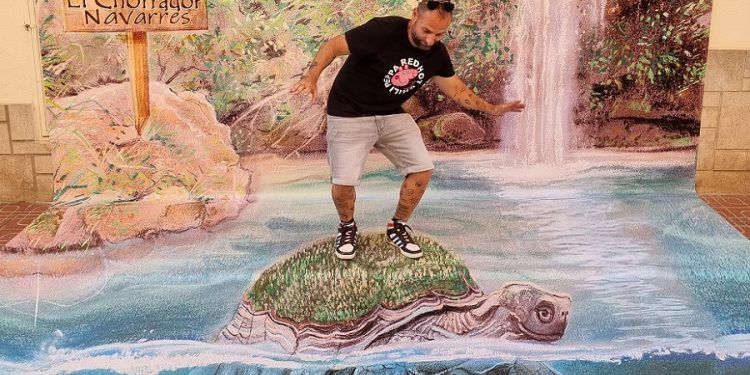 Navarrés celebra «Punto y aparte» con unas 20 intervenciones de artes plásticas en sus calles