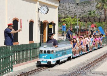 El Parc del Trenet de Benicàssim, un rincón perfecto para montar en un tren en miniatura