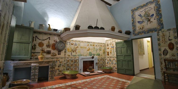 El Palau de la Marqueseta de Carcaixent, un rincón con una preciosa cocina valenciana neoclásica