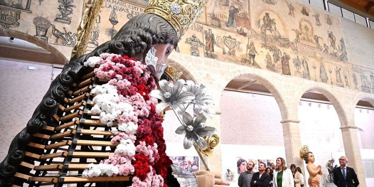 Valencia prorroga la exposición sobre el Cadafal de la Virgen ante la gran afluencia de visitantes