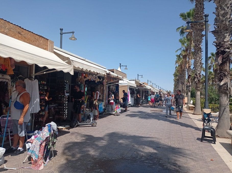 Regresa el mercado de verano de Valencia al Paseo Marítimo del Cabanyal
