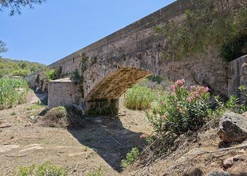 El Acueducto dels Arcs, una construcción de origen romano en Estivella que todavía sigue en uso