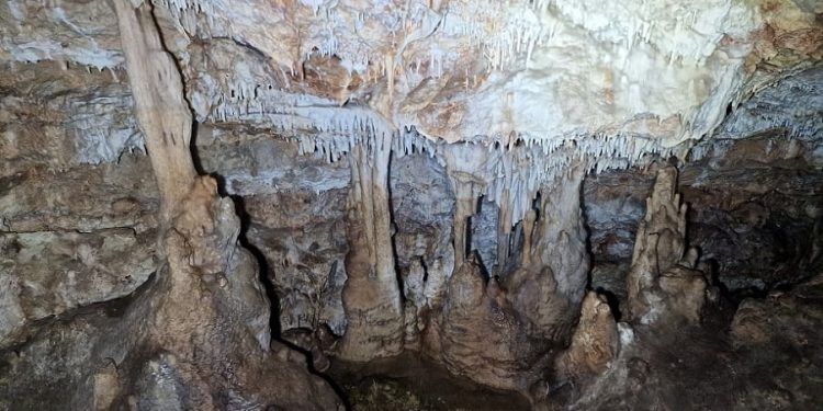 Cuevas en Valencia, gran recopilación con las cavidades más accesibles a visitar en la provincia