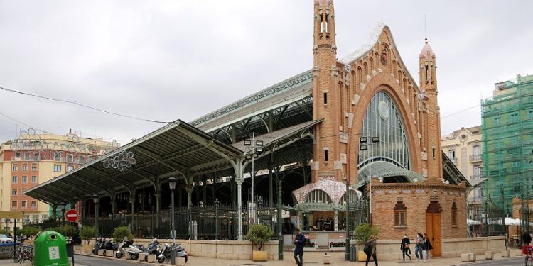 El Mercado de Colón se llena de artesanía, moda y complementos con el Mercat d´Estiu