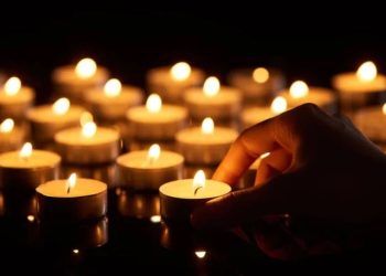Benipeixcar da la bienvenida al verano esta semana iluminando sus rincones con miles de velas