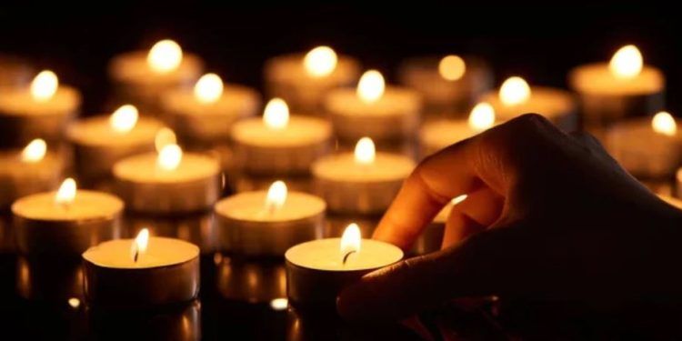 Benipeixcar da la bienvenida al verano esta semana iluminando sus rincones con miles de velas