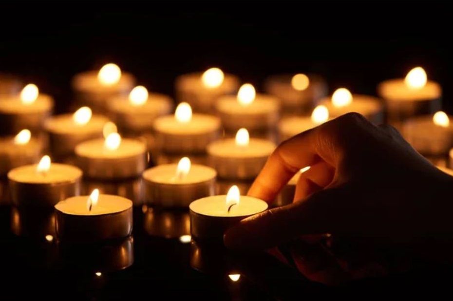 Benipeixcar da la bienvenida al verano esta semana iluminando sus rincones con miles de velas