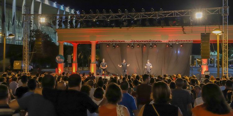 Monólogos y espectáculos de magia gratuitos al aire libre en julio en la ciudad de Valencia