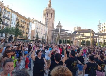 El Día de la Dansa Tradicional Valenciana llenará de folklore la plaza de la Reina de Valencia