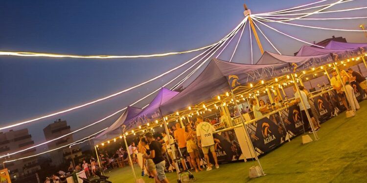 Vuelve Summer Market a la playa de Oliva con gastronomía, música y zona infantil junto al mar
