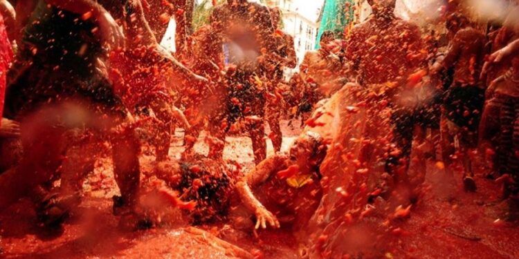 Buñol se prepara para la Tomatina 2024, la batalla de tomates más grande del mundo