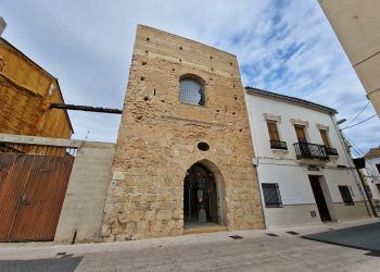 La Torre dels Milà de Massalavés, un singular edificio medieval que fue castillo, prisión y ayuntamiento