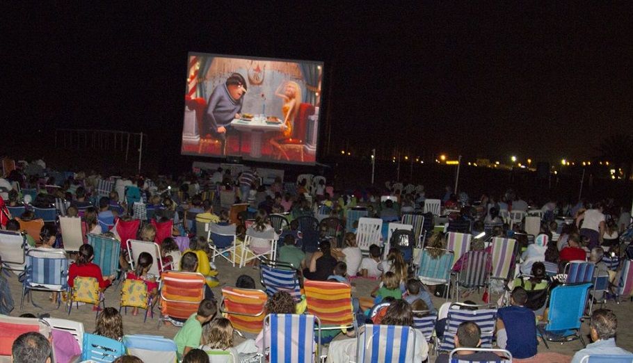 El cine de verano gratuito vuelve a 19 playas de la provincia de Valencia este verano