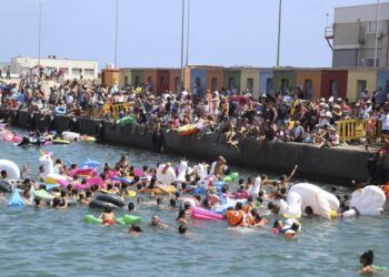Las Cucañas Marítimas del Puerto de Sagunto, una tradición que cumple 75 años de historia