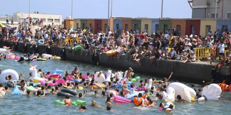 Las Cucañas Marítimas del Puerto de Sagunto, una tradición que cumple 75 años de historia