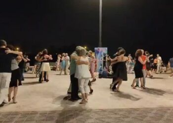 Los sábados de agosto por la noche, milongas de tango gratuitas en la playa de la Malvarrosa