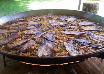 Paella de Verano, una paella valenciana de temporada con berenjenas