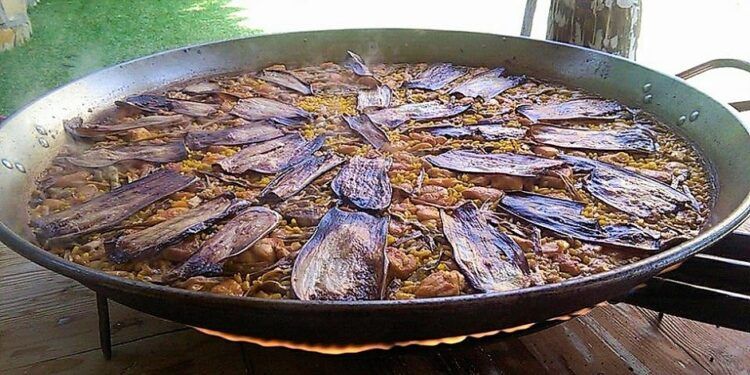 Paella de Verano, una paella valenciana de temporada con berenjenas