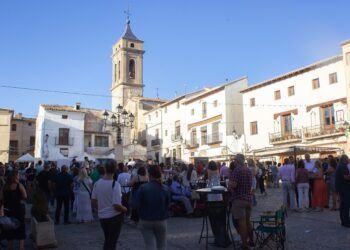 La preciosa plaza de la Villa de Requena acoge este sábado la I Feria de Microbodegas