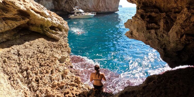 Las cuevas marinas más bellas de la Comunitat Valenciana, 12 rincones costeros dignos de visita