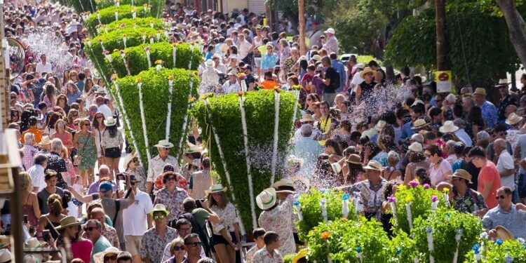 Bétera invita a disfrutar de sus fiestas llenas de alfàbegues, toneladas de confeti y pólvora
