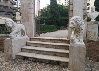¿Sabías que los leones que fueron rechazados en Madrid están en un jardín de Valencia?