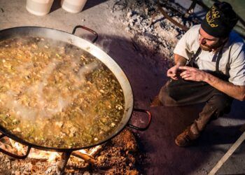 ¿Sabías que existen varias recetas de paella valenciana dependiendo de la estación o comarca?