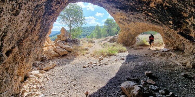 La Cova de Serrella y la Penya de la Blasca, una atractiva ruta por la Serra de les Fontanelles