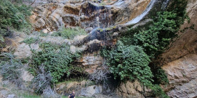 El Salt de Robert, la preciosa gran cascada de la Tinença de Benifassà, de nuevo con agua
