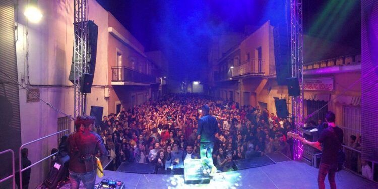 Orquestas, tributos, discomóviles y conciertos gratis inundan pueblos de Valencia en septiembre